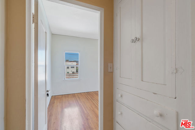 458 N Genesee Avenue, Los Angeles CA: https://media.crmls.org/mediaz/d7d8bde4-b8bd-4ffd-8647-fc77bebe2475.jpg