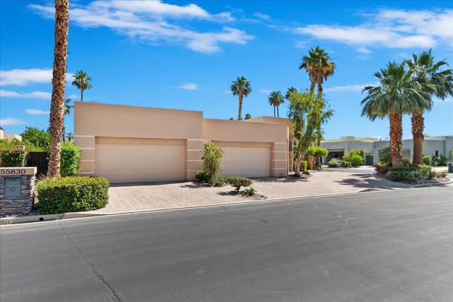 55830 Cherry Hills Drive, La Quinta CA: https://media.crmls.org/mediaz/d7d8d2c5-47f7-4121-bdbf-cd5687d2b3dc.jpg