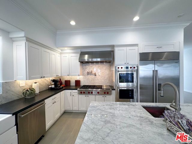 723 10th Street, Santa Monica CA: https://media.crmls.org/mediaz/d7d92d88-ffbb-49c5-9007-2704f2ce9c49.jpg