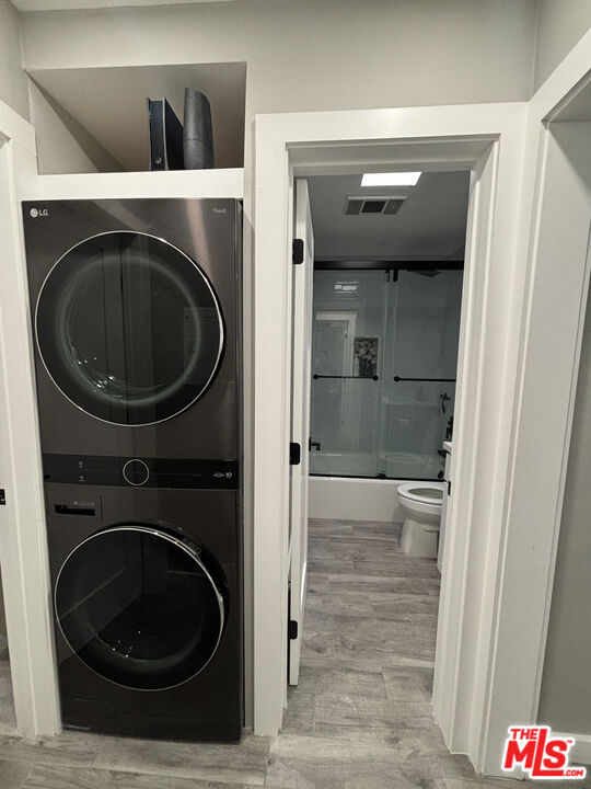 940 7th Street, Santa Monica CA: https://media.crmls.org/mediaz/d7d963b6-6919-4127-9bff-fef724d4d121.jpg