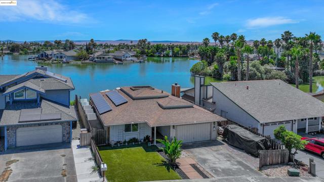 5260 Laguna Ct, Discovery Bay CA: https://media.crmls.org/mediaz/d7da3d39-6689-4706-a4d9-daa8cf8a1d29.jpg
