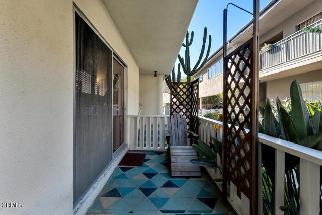 Detail Gallery Image 7 of 33 For 1542 Riverside Dr #C,  Glendale,  CA 91201 - 2 Beds | 2 Baths