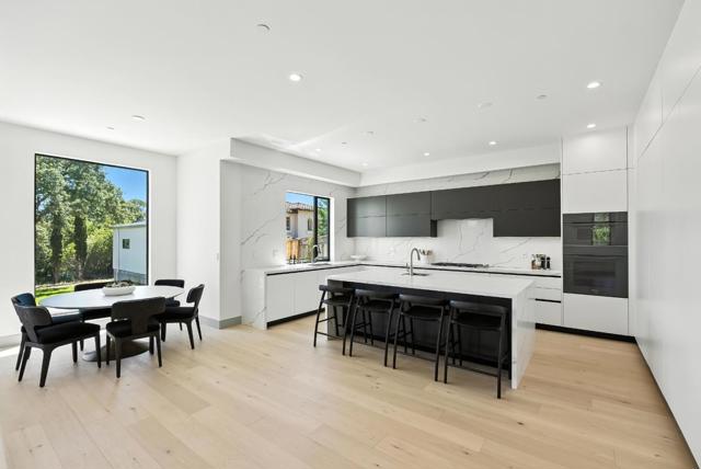 1127 Hillslope Place, Los Altos CA: https://media.crmls.org/mediaz/d7dacedd-ade1-4a44-a8b4-c709900dff94.jpg