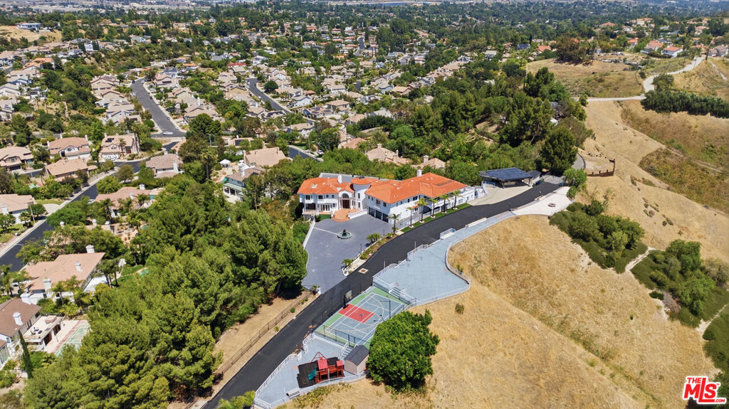 https://media.crmls.org/mediaz/d7dad15b-5f02-4dd3-9dcf-09b1ba3ce72e.jpg?preset=X-Large