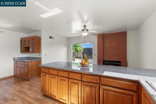 316 Meadows Dr, Vallejo CA: https://media.crmls.org/mediaz/d7db663c-310f-4c05-9ca9-070fc0cc0e64.jpg