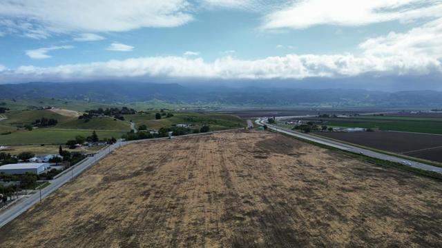 3510 San Juan Hollister Road, Hollister CA: https://media.crmls.org/mediaz/d7db7820-76a9-4565-b21c-bcb6813f87b3.jpg