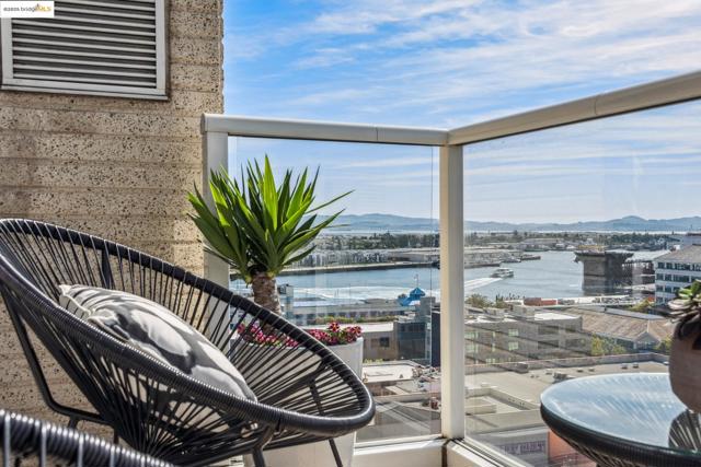 222 Broadway, Oakland CA: https://media.crmls.org/mediaz/d7dbfb5e-0263-4290-a229-dd13183e2e4c.jpg