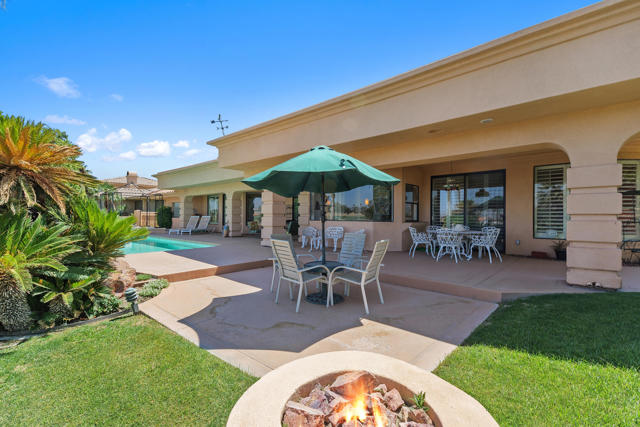 346 Crest Lake Drive, Palm Desert CA: https://media.crmls.org/mediaz/d7dcb566-b39f-4f49-9e09-7d72b275a1d3.jpg