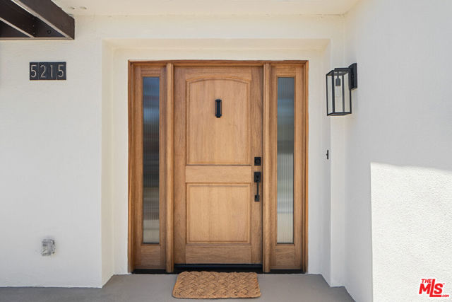 5215 Parkglen Avenue, Los Angeles CA: https://media.crmls.org/mediaz/d7dcd1f7-8b0d-4d90-92d9-62ca4c074514.jpg