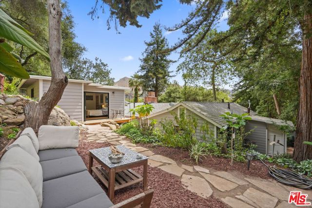 19817 Montau Drive, Topanga CA: https://media.crmls.org/mediaz/d7dcf5ea-cad4-4e8d-84d9-52507f52c7e1.jpg