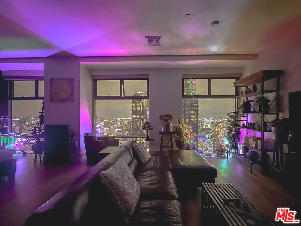 801 S Grand Avenue #2208