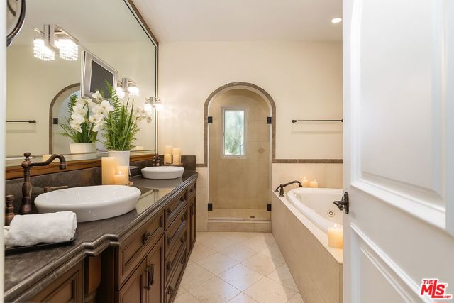 15401 Brownwood Place, Los Angeles CA: https://media.crmls.org/mediaz/d7dd26f0-b891-4bc4-af41-5064a1b09998.jpg