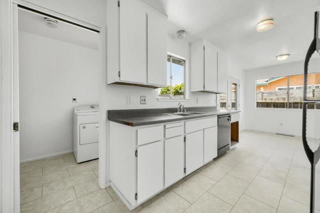 2158 17th Avenue, Santa Cruz CA: https://media.crmls.org/mediaz/d7de6c47-044e-44c6-b8db-96685528c48a.jpg