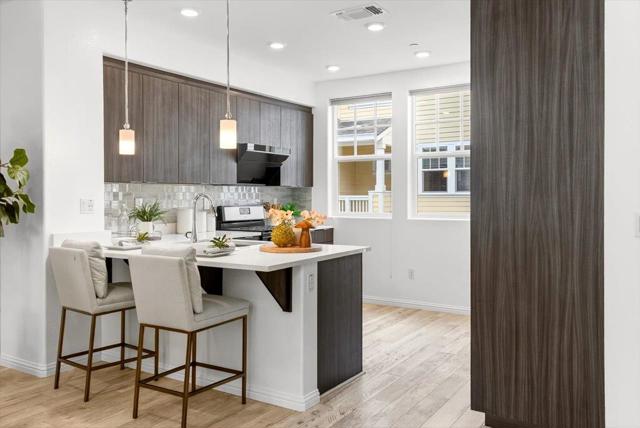 125 ORBIT Way, Mountain View CA: https://media.crmls.org/mediaz/d7dea0df-5fd9-4aae-9cf2-33f6a871422b.jpg