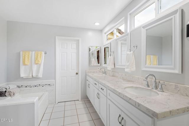 11998 Bubbling Brook Street, Moorpark CA: https://media.crmls.org/mediaz/d7dee80f-c8dc-4972-9816-8fa64b796e74.jpg