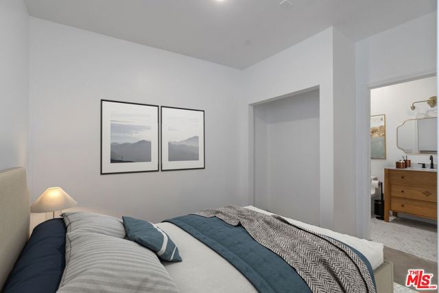 1280 S Sycamore Avenue, Los Angeles CA: https://media.crmls.org/mediaz/d7defa9e-81df-4cbd-aea3-45a4b769f0b5.jpg