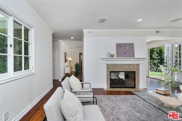 15474 Loom Place, Sherman Oaks CA: https://media.crmls.org/mediaz/d7df5007-0c32-4afd-9f1b-290457441e7b.jpg