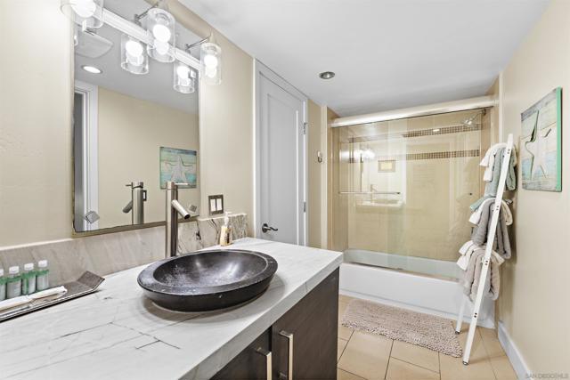 2965 Ocean Front Walk, San Diego CA: https://media.crmls.org/mediaz/d7df9b06-17f7-4222-ab38-3f33368af195.jpg