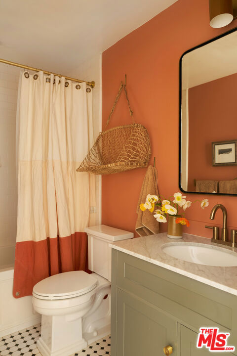 29500 Heathercliff Road, Malibu CA: https://media.crmls.org/mediaz/d7dfa15c-3e0f-483f-8889-983c51b43975.jpg