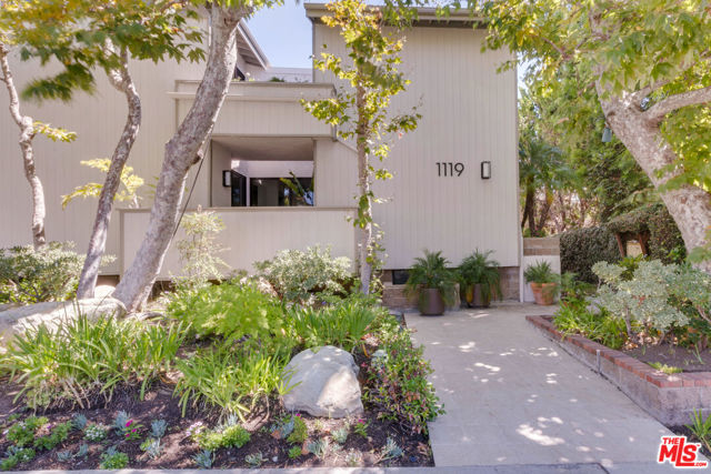 1119 23rd Street, Santa Monica CA: https://media.crmls.org/mediaz/d7dfa97e-12eb-47ab-b060-b69539762b15.jpg