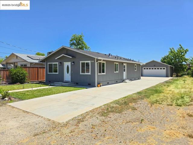 4585 Summer St, Olivehurst CA: https://media.crmls.org/mediaz/d7dfe408-e1ba-4814-8bdf-e97e1e31007f.jpg