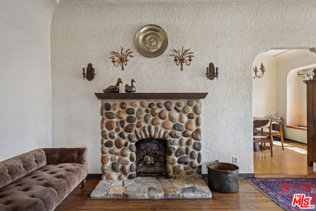 3526 Griffin Avenue, Los Angeles CA: https://media.crmls.org/mediaz/d7dff1c2-cbd3-46fb-bca1-1153b2111c8f.jpg