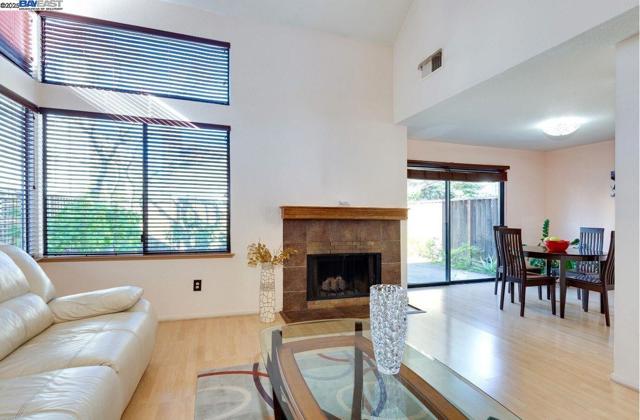 35 Leonard Ct, Alameda CA: https://media.crmls.org/mediaz/d7e0374c-4387-4b89-8861-3ccd9dde5ebd.jpg