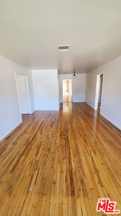 3461 Redwood Avenue, Los Angeles CA: https://media.crmls.org/mediaz/d7e0530a-c252-4154-ab22-da9b2988a972.jpg