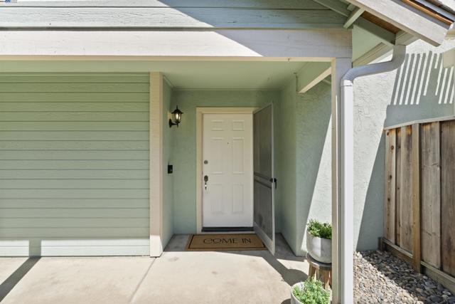 721 Woodmeadow Pl, Oakley CA: https://media.crmls.org/mediaz/d7e08e31-5192-4654-800b-3850aa5f624b.jpg