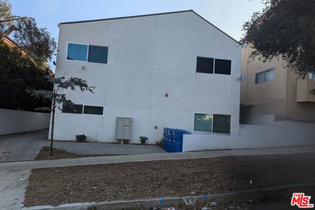 6044 La Prada Street, Los Angeles CA: https://media.crmls.org/mediaz/d7e0a510-86d6-4dfb-8015-de45eadbc777.jpg