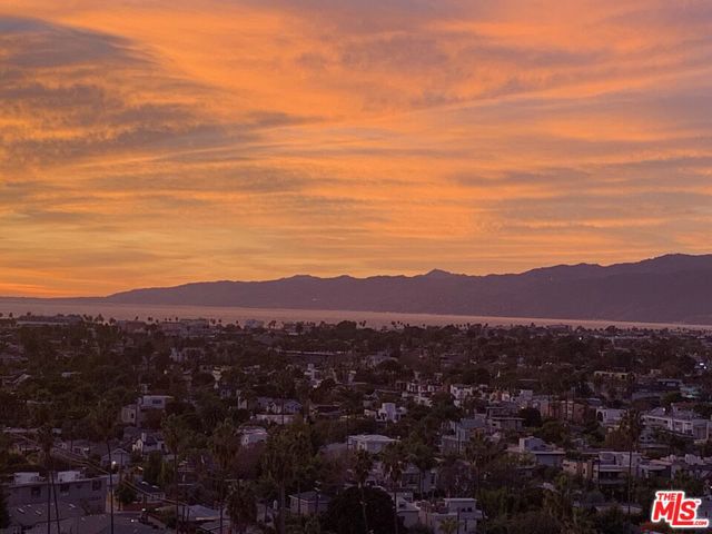 4316 Marina City Drive, Marina del Rey CA: https://media.crmls.org/mediaz/d7e106b0-2247-4676-864b-7498a2092fd0.jpg