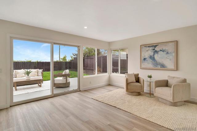349 N Willowspring Dr, Encinitas CA: https://media.crmls.org/mediaz/d7e14881-83cd-45cc-b310-d2affe15f790.jpg