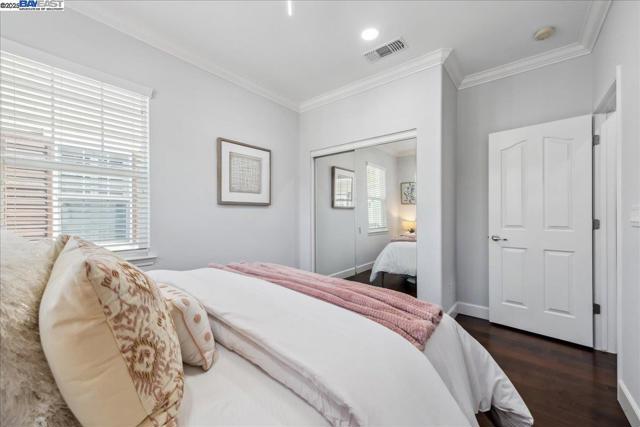 4875 Thorndike Ln, Dublin CA: https://media.crmls.org/mediaz/d7e1559f-dd70-4813-9a15-d594276ee7a0.jpg