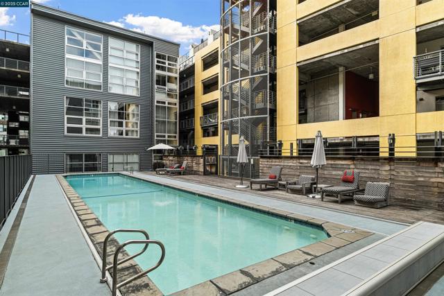 311 Oak St, Oakland CA: https://media.crmls.org/mediaz/d7e1cb36-b0f2-4480-8d0d-426c8b9bd4fa.jpg