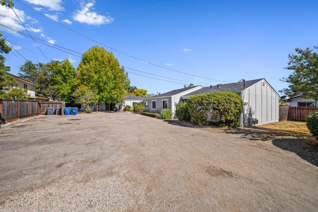 3268 Mission Drive, Santa Cruz CA: https://media.crmls.org/mediaz/d7e25d06-fc63-4cce-9c80-48dea75e6498.jpg