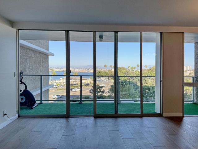1820 Avenida del Mundo, Coronado CA: https://media.crmls.org/mediaz/d7e29eee-b121-4a43-ad6f-2e5f12ed0909.jpg