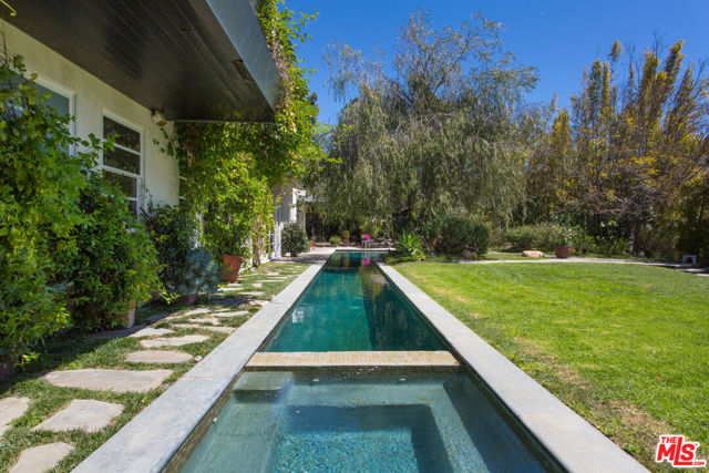 3220 Tahoe Place, Los Angeles CA: https://media.crmls.org/mediaz/d7e2c6ed-f38f-44a3-a410-48d904809d84.jpg