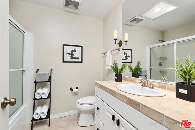 4042 Stoneriver Court, Westlake Village CA: https://media.crmls.org/mediaz/d7e311fc-2770-4650-a738-6d9e28693b29.jpg