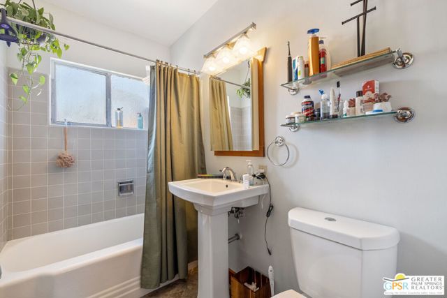 587 S Calle Ajo, Palm Springs CA: https://media.crmls.org/mediaz/d7e33241-7969-4012-8064-2c085d3bd38f.jpg