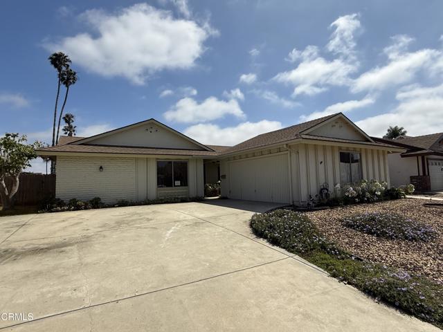 8160 Tiara Street, Ventura CA: https://media.crmls.org/mediaz/d7e340c2-7d47-4a91-9c51-c89d95bde9ee.jpg