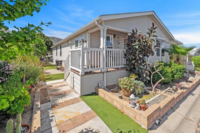15420 Olde Highway 80, El Cajon CA: https://media.crmls.org/mediaz/d7e3dcf4-27c4-47a8-a0cd-33449a7b8233.jpg