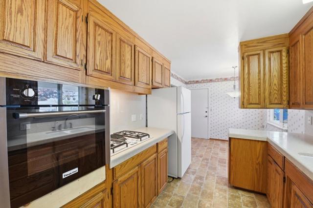 4975 Bel Escou Drive, San Jose CA: https://media.crmls.org/mediaz/d7e3e997-f1df-44fb-8649-8b8d79222432.jpg