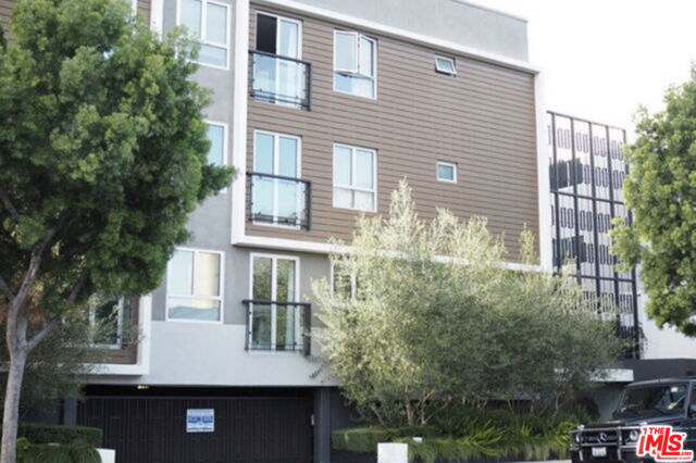 9955 Durant, Beverly Hills CA: https://media.crmls.org/mediaz/d7e443c4-6700-4b44-b6fd-d93f29da8448.jpg