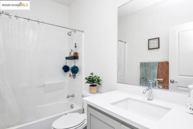 5153 MANIAGO WAY, Antioch CA: https://media.crmls.org/mediaz/d7e447e6-eece-4f88-8993-4c4441a9c850.jpg
