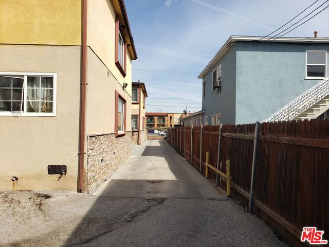 6649 Sepulveda Boulevard, Van Nuys CA: https://media.crmls.org/mediaz/d7e4998f-a404-4e7d-af75-e10b6cca9000.jpg