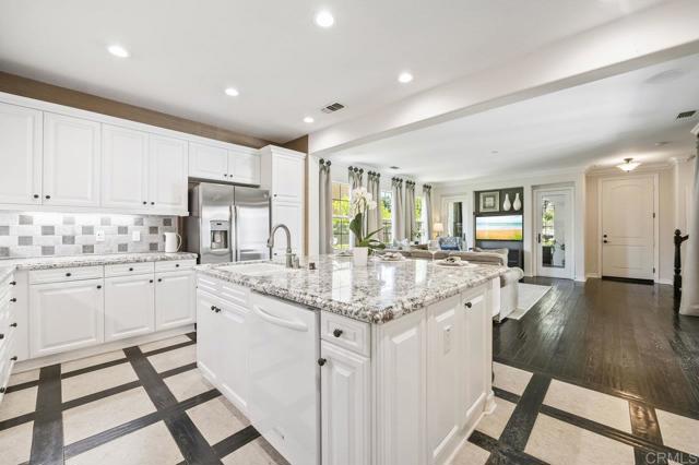 Detail Gallery Image 11 of 31 For 15517 Canton Ridge, San Diego,  CA 92127 - 3 Beds | 3 Baths
