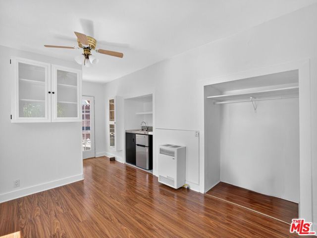2565 Glen Green Street, Los Angeles CA: https://media.crmls.org/mediaz/d7e4d93a-4843-46b2-9d86-817c14cdfde0.jpg