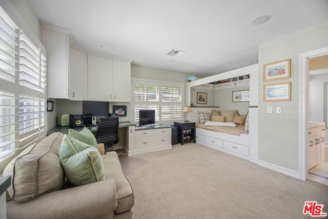 2660 Carman Crest Drive, Los Angeles CA: https://media.crmls.org/mediaz/d7e5567b-a1b5-443c-92cd-8a89d8140d52.jpg