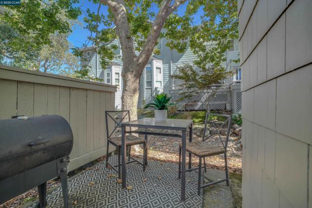 235 Pebblecreek Ct, Martinez CA: https://media.crmls.org/mediaz/d7e558c0-64fd-4a64-8d96-0739ee2fd44b.jpg