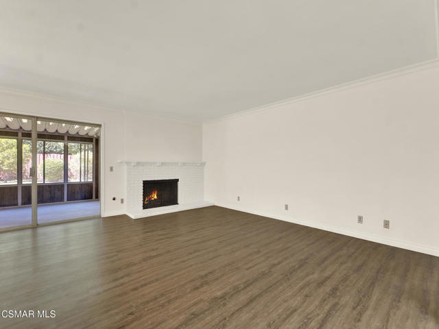 121 Ensenada Avenue, Newbury Park CA: https://media.crmls.org/mediaz/d7e62bb7-b5bc-4975-80bc-c2eda39d6dcc.jpg
